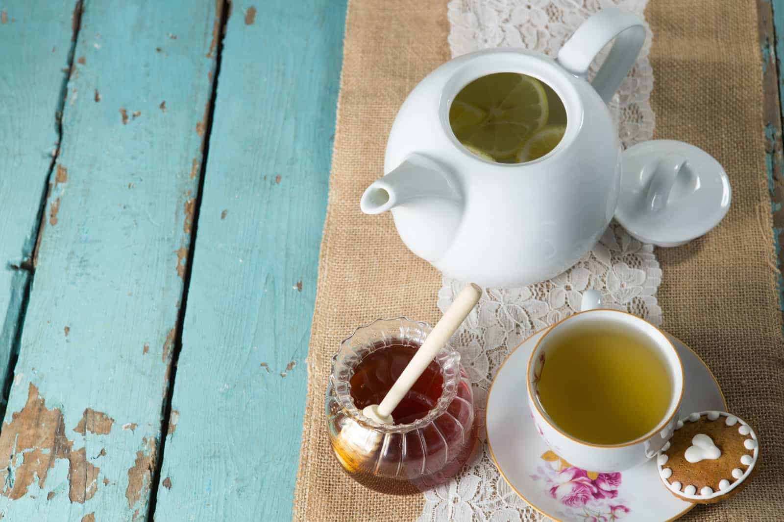 honey vs sugar in tea